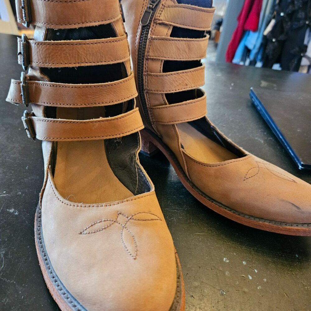 Western leather ankle boots/sandals